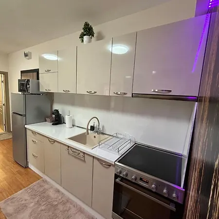 дани и мони Sveti Vlas