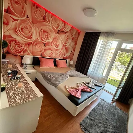 дани и мони Sveti Vlas