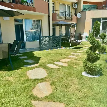 дани и мони Sveti Vlas