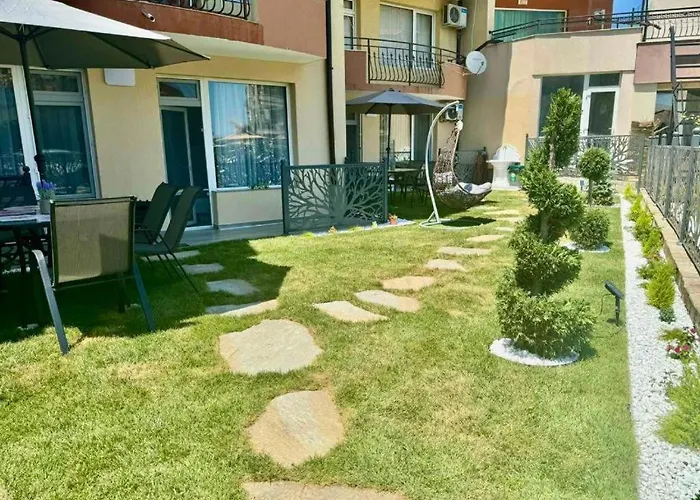 дани и мони Свети Влас